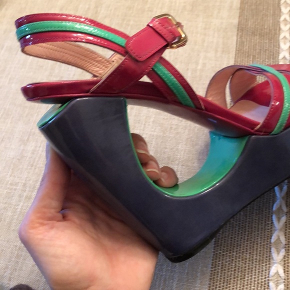 Epic Stuart Weitzman Patent leather wedges - Picture 6 of 12